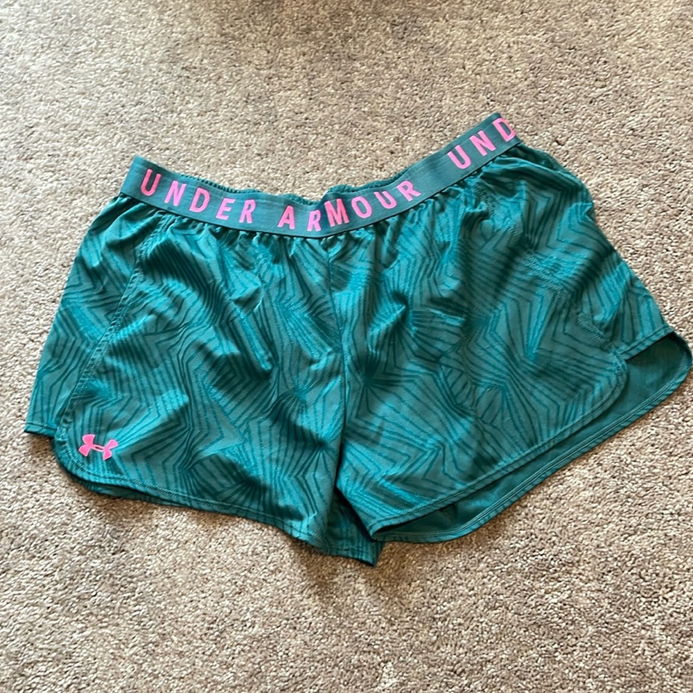 Women’s Underarmour patterned shorts